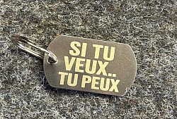 Metalen hangertje met inspirerende tekst