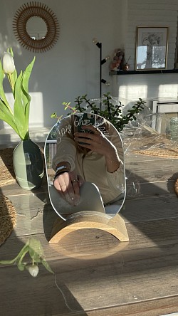 Lasergravure op een spiegel